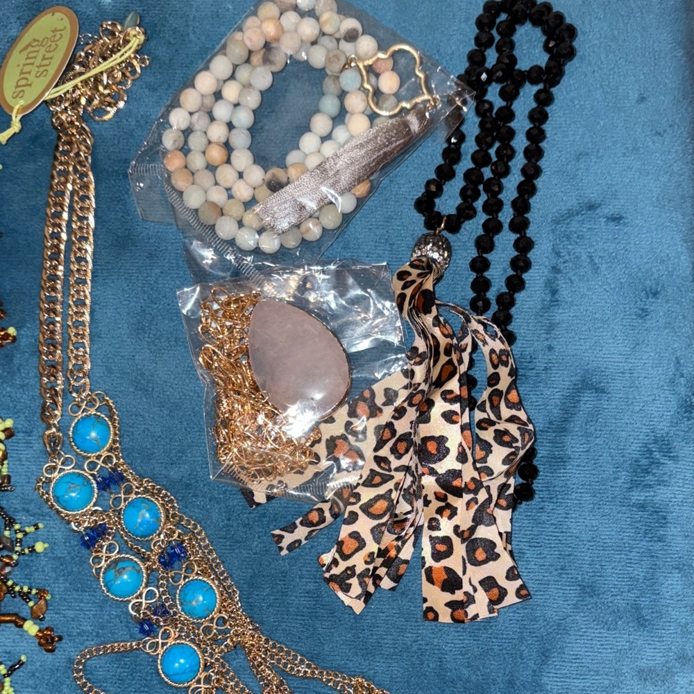 Assorted Jewelry Collection - Picture 4 of 8
